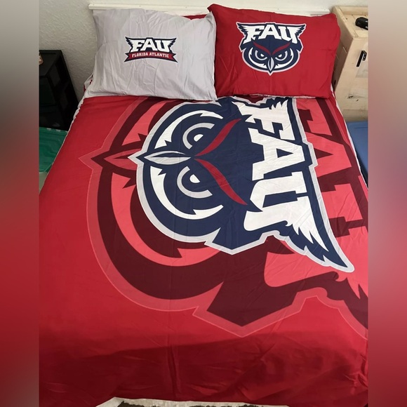 FAU College Duvet Set For Full Sized Bed (like new!) - Picture 2 of 2